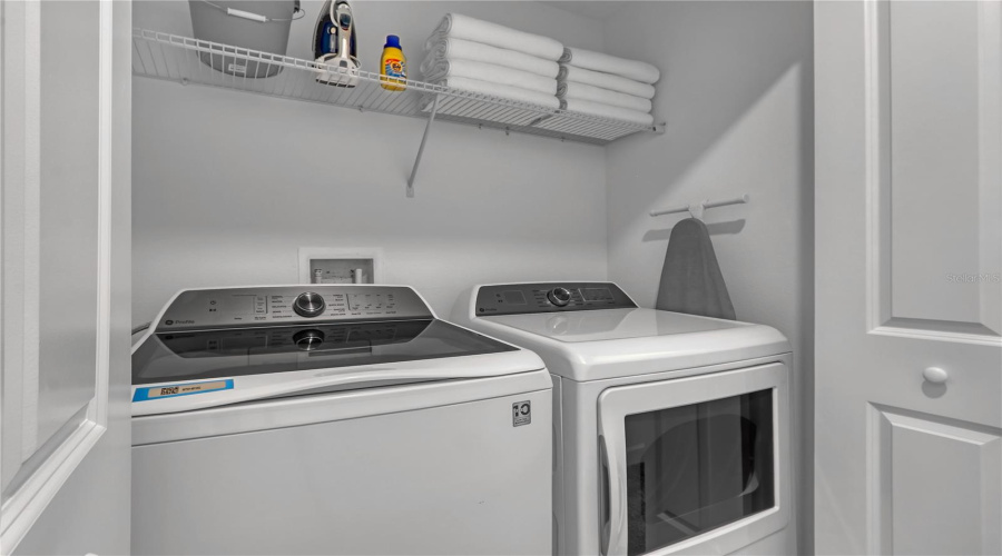 DAVENPORT, Florida 33896, 4 Bedrooms Bedrooms, ,3 BathroomsBathrooms,Residential,For Sale,KINGSBARN,0,MFRTB8502672