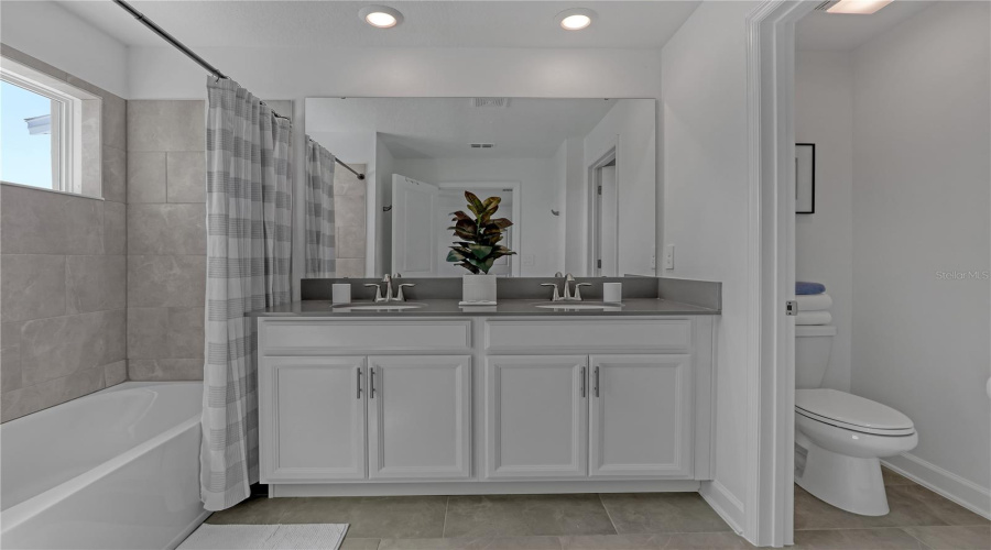 DAVENPORT, Florida 33896, 4 Bedrooms Bedrooms, ,3 BathroomsBathrooms,Residential,For Sale,KINGSBARN,0,MFRTB8502672