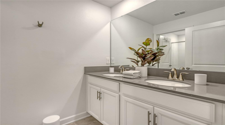 DAVENPORT, Florida 33896, 4 Bedrooms Bedrooms, ,3 BathroomsBathrooms,Residential,For Sale,KINGSBARN,0,MFRTB8502672