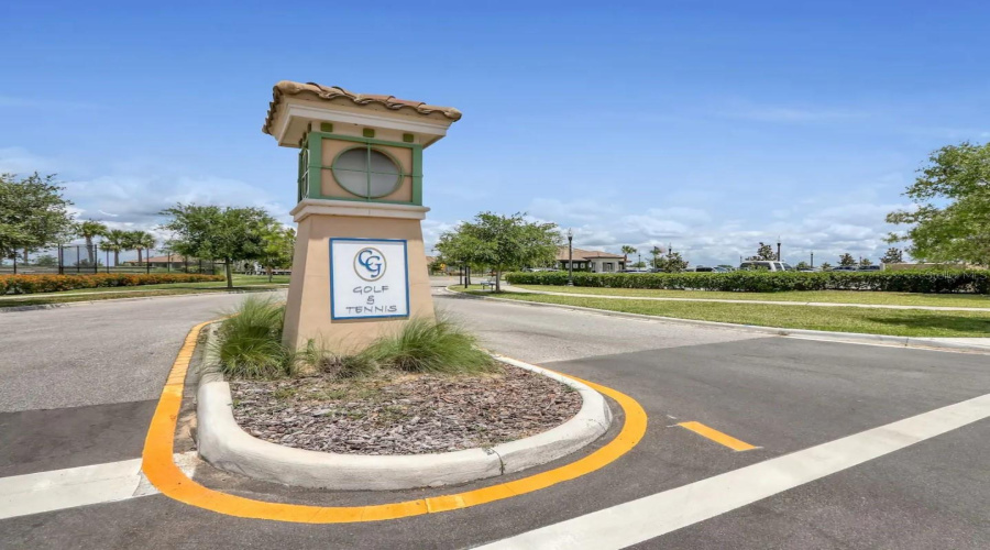 DAVENPORT, Florida 33896, 4 Bedrooms Bedrooms, ,3 BathroomsBathrooms,Residential,For Sale,KINGSBARN,0,MFRTB8502672