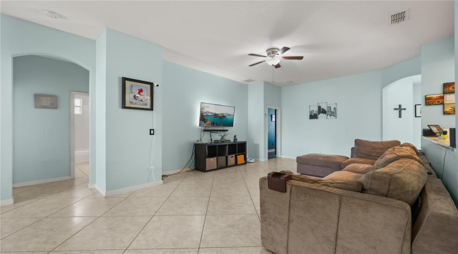 DAVENPORT, Florida 33897, 3 Bedrooms Bedrooms, ,2 BathroomsBathrooms,Residential,For Sale,HIGHER COMBE,0,MFRG5111654