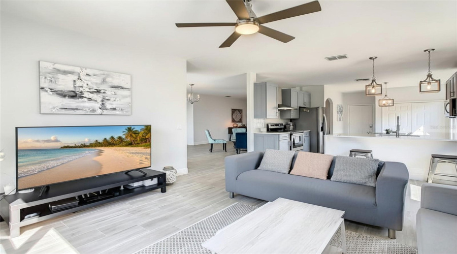 DAVENPORT, Florida 33837, 3 Bedrooms Bedrooms, ,2 BathroomsBathrooms,Residential,For Sale,KNOLLWOOD,0,MFRG5110741