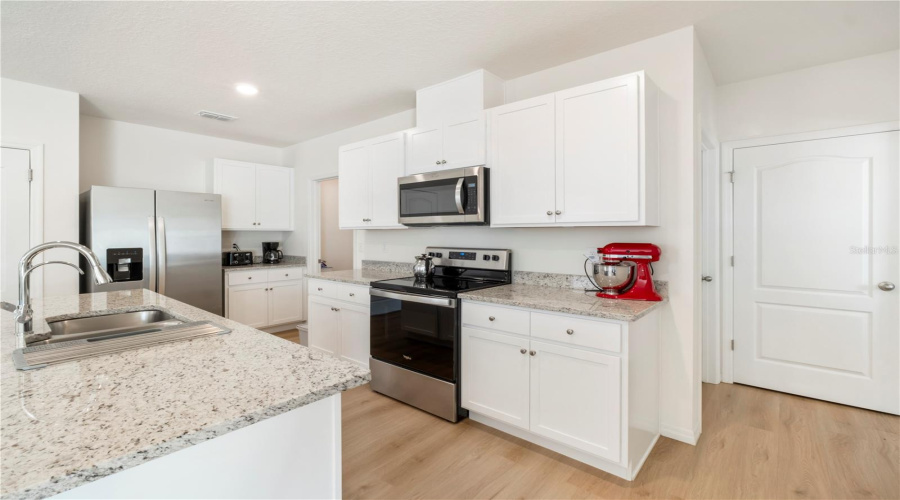 DAVENPORT, Florida 33837, 5 Bedrooms Bedrooms, ,3 BathroomsBathrooms,Residential,For Sale,ANGEL FALLS,0,MFRO6403243