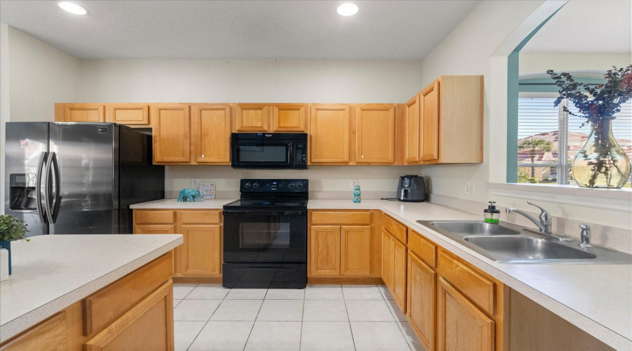 DAVENPORT, Florida 33837, 6 Bedrooms Bedrooms, ,4 BathroomsBathrooms,Residential,For Sale,STELLA,0,MFRO6302918