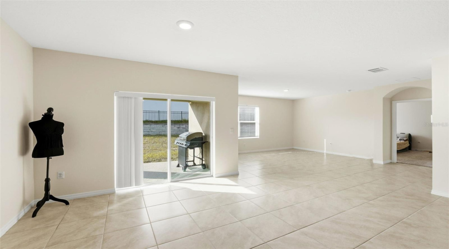 DAVENPORT, Florida 33837, 4 Bedrooms Bedrooms, ,2 BathroomsBathrooms,Residential,For Sale,SUGARWOOD,0,MFRS5140298