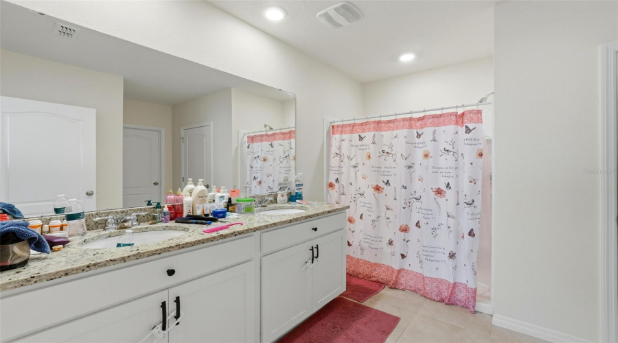 DAVENPORT, Florida 33837, 4 Bedrooms Bedrooms, ,2 BathroomsBathrooms,Residential,For Sale,SUGARWOOD,0,MFRS5140298