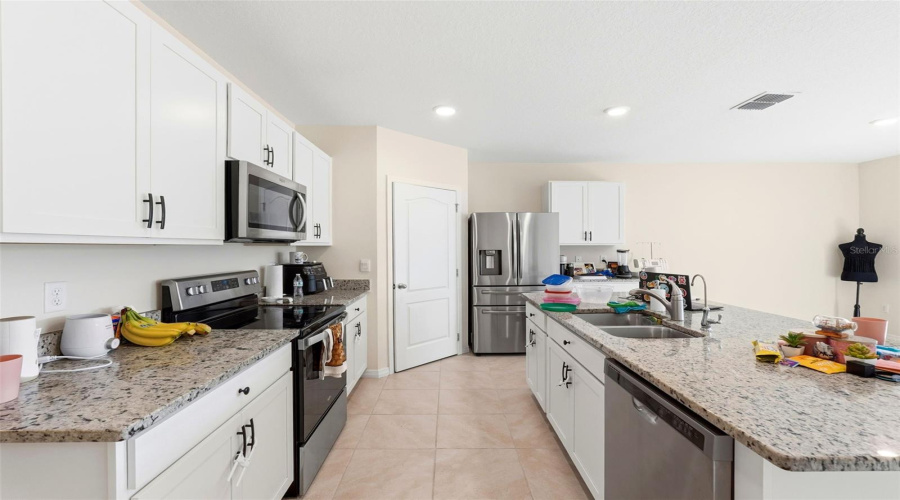 DAVENPORT, Florida 33837, 4 Bedrooms Bedrooms, ,2 BathroomsBathrooms,Residential,For Sale,SUGARWOOD,0,MFRS5140298