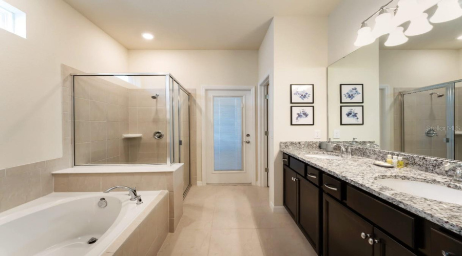 DAVENPORT, Florida 33897, 8 Bedrooms Bedrooms, ,6 BathroomsBathrooms,Residential,For Sale,LANA,0,MFRO6403526