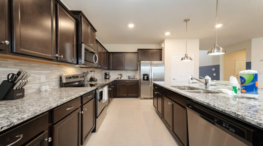 DAVENPORT, Florida 33897, 8 Bedrooms Bedrooms, ,6 BathroomsBathrooms,Residential,For Sale,LANA,0,MFRO6403526