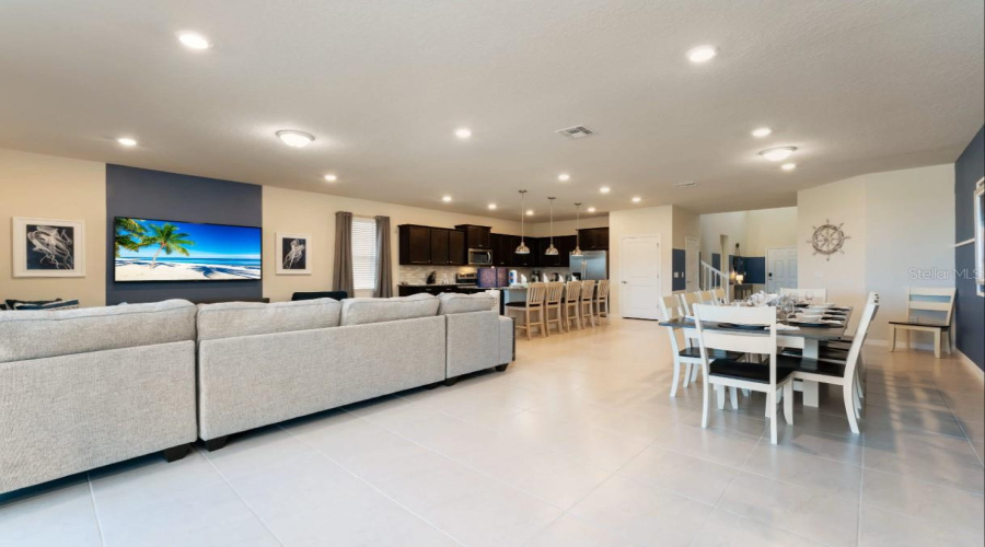 DAVENPORT, Florida 33897, 8 Bedrooms Bedrooms, ,6 BathroomsBathrooms,Residential,For Sale,LANA,0,MFRO6403526