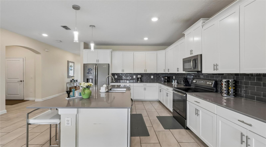 KISSIMMEE, Florida 34746, 7 Bedrooms Bedrooms, ,5 BathroomsBathrooms,Residential,For Sale,BOOKMARK,0,MFRO6402384