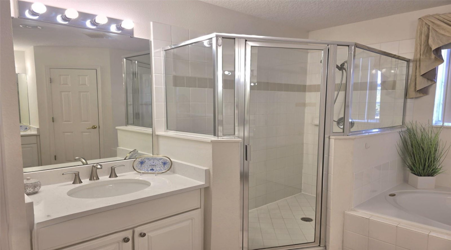 DAVENPORT, Florida 33896, 5 Bedrooms Bedrooms, ,4 BathroomsBathrooms,Residential,For Sale,BALMORAL,0,MFRO6403584
