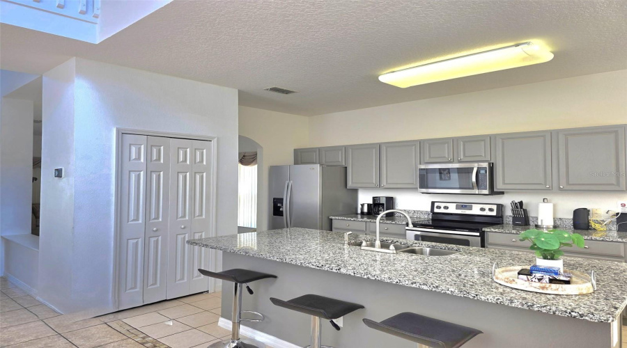 DAVENPORT, Florida 33896, 5 Bedrooms Bedrooms, ,4 BathroomsBathrooms,Residential,For Sale,BALMORAL,0,MFRO6403584