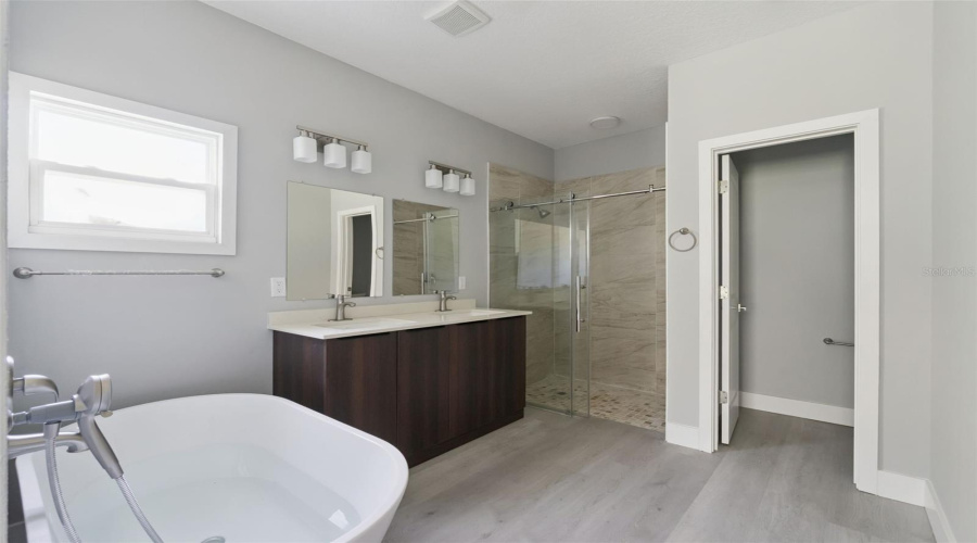 DAVENPORT, Florida 33837, 4 Bedrooms Bedrooms, ,3 BathroomsBathrooms,Residential,For Sale,NORTH,0,MFRO6402705