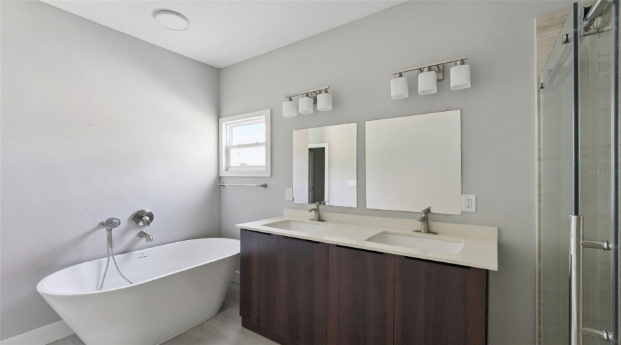DAVENPORT, Florida 33837, 4 Bedrooms Bedrooms, ,3 BathroomsBathrooms,Residential,For Sale,NORTH,0,MFRO6402705
