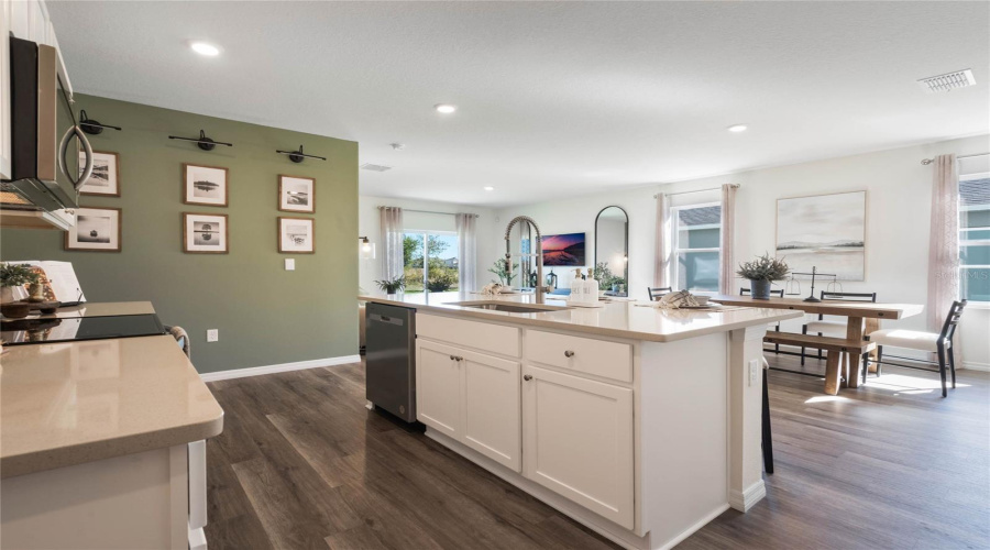 DAVENPORT, Florida 33837, 5 Bedrooms Bedrooms, ,3 BathroomsBathrooms,Residential,For Sale,MOLERA BEACH,0,MFRO6366837