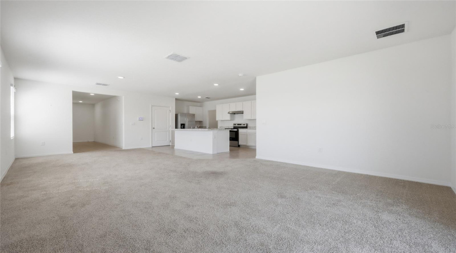 DAVENPORT, Florida 33837, 5 Bedrooms Bedrooms, ,3 BathroomsBathrooms,Residential,For Sale,ELKRIDGE,0,MFRO6403010