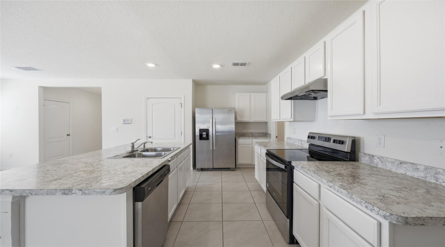 DAVENPORT, Florida 33837, 5 Bedrooms Bedrooms, ,3 BathroomsBathrooms,Residential,For Sale,ELKRIDGE,0,MFRO6403010