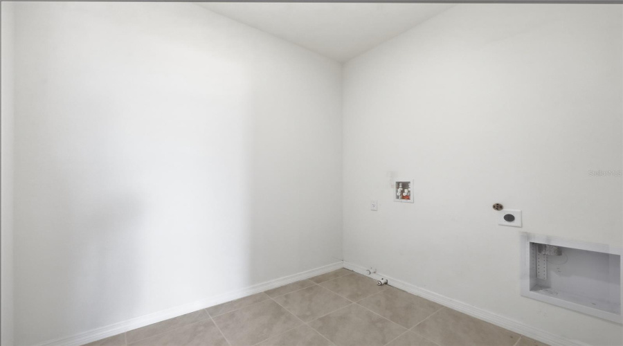 DAVENPORT, Florida 33837, 5 Bedrooms Bedrooms, ,3 BathroomsBathrooms,Residential,For Sale,ELKRIDGE,0,MFRO6403010