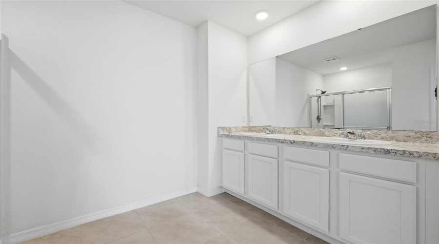 DAVENPORT, Florida 33837, 5 Bedrooms Bedrooms, ,3 BathroomsBathrooms,Residential,For Sale,ELKRIDGE,0,MFRO6403010