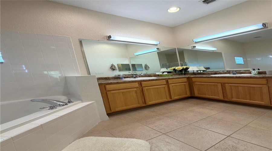 KISSIMMEE, Florida 34747, 3 Bedrooms Bedrooms, ,2 BathroomsBathrooms,Residential,For Sale,PIRATES RETREAT,0,MFRO6403438