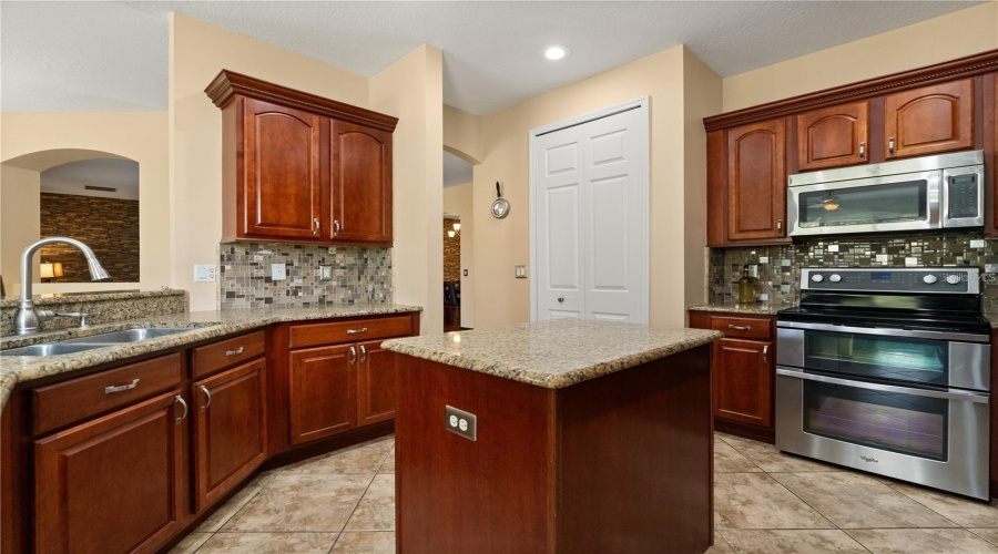 KISSIMMEE, Florida 34746, 6 Bedrooms Bedrooms, ,5 BathroomsBathrooms,Residential,For Sale,EAGLE ISLE,0,MFRS5148615