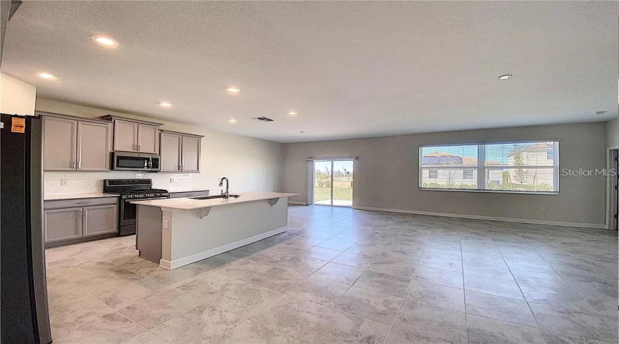 DAVENPORT, Florida 33837, 4 Bedrooms Bedrooms, ,2 BathroomsBathrooms,Residential,For Sale,OAK CREST,0,MFRO6402357