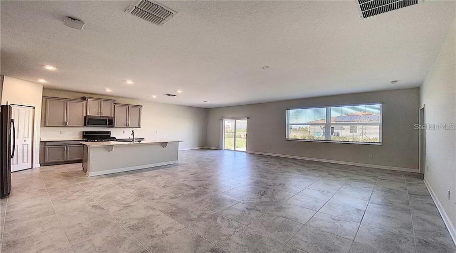 DAVENPORT, Florida 33837, 4 Bedrooms Bedrooms, ,2 BathroomsBathrooms,Residential,For Sale,OAK CREST,0,MFRO6402357
