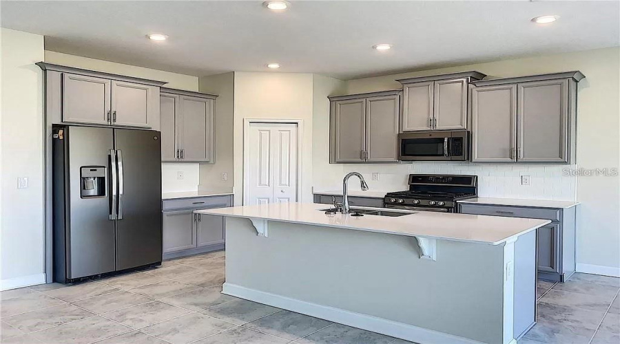 DAVENPORT, Florida 33837, 4 Bedrooms Bedrooms, ,2 BathroomsBathrooms,Residential,For Sale,OAK CREST,0,MFRO6402357