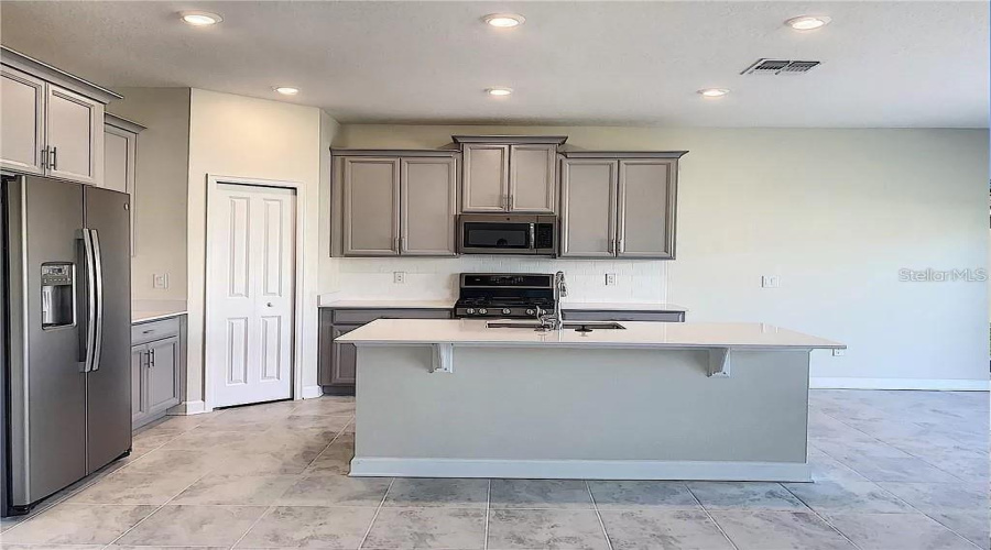 DAVENPORT, Florida 33837, 4 Bedrooms Bedrooms, ,2 BathroomsBathrooms,Residential,For Sale,OAK CREST,0,MFRO6402357