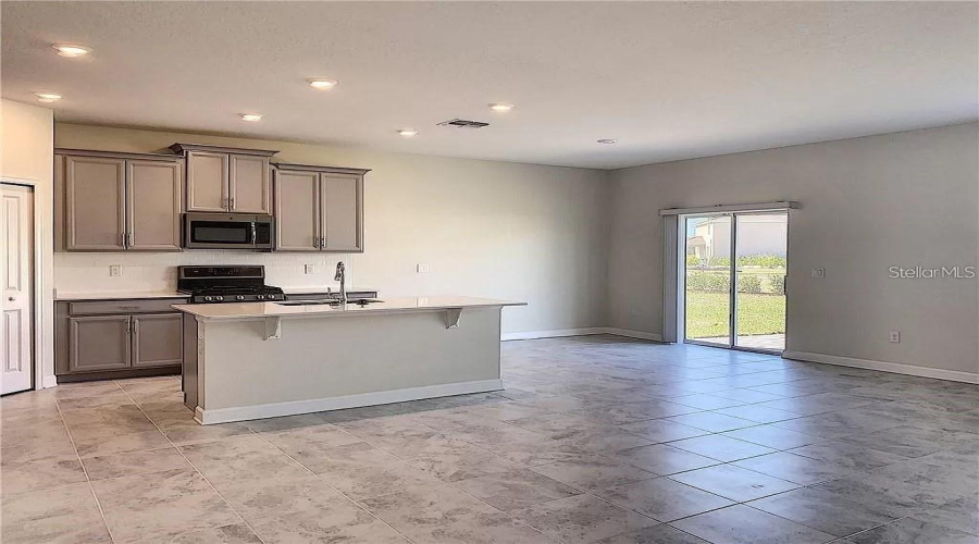 DAVENPORT, Florida 33837, 4 Bedrooms Bedrooms, ,2 BathroomsBathrooms,Residential,For Sale,OAK CREST,0,MFRO6402357