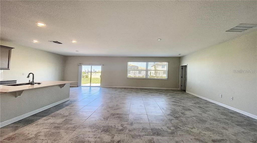 DAVENPORT, Florida 33837, 4 Bedrooms Bedrooms, ,2 BathroomsBathrooms,Residential,For Sale,OAK CREST,0,MFRO6402357