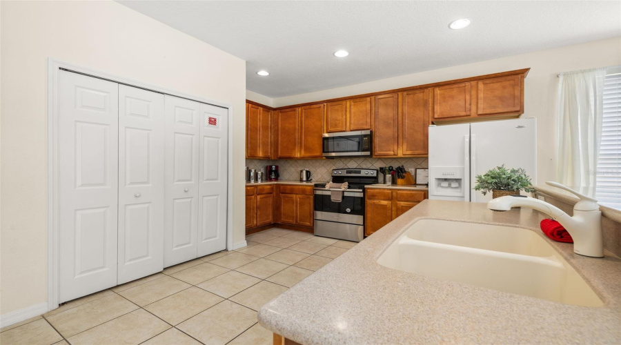 DAVENPORT, Florida 33837, 5 Bedrooms Bedrooms, ,3 BathroomsBathrooms,Residential,For Sale,TIGER LILY,0,MFRS5148868