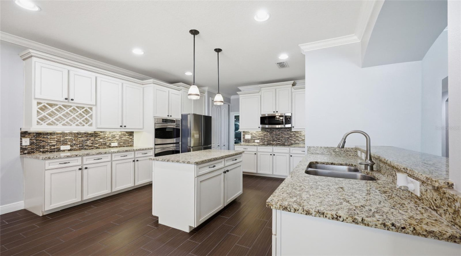 ORLANDO, Florida 32836, 5 Bedrooms Bedrooms, ,4 BathroomsBathrooms,Residential,For Sale,LAVANDE,0,MFRO6404029
