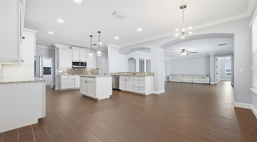 ORLANDO, Florida 32836, 5 Bedrooms Bedrooms, ,4 BathroomsBathrooms,Residential,For Sale,LAVANDE,0,MFRO6404029