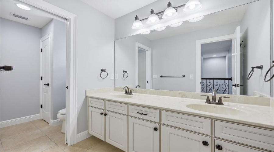 ORLANDO, Florida 32836, 5 Bedrooms Bedrooms, ,4 BathroomsBathrooms,Residential,For Sale,LAVANDE,0,MFRO6404029