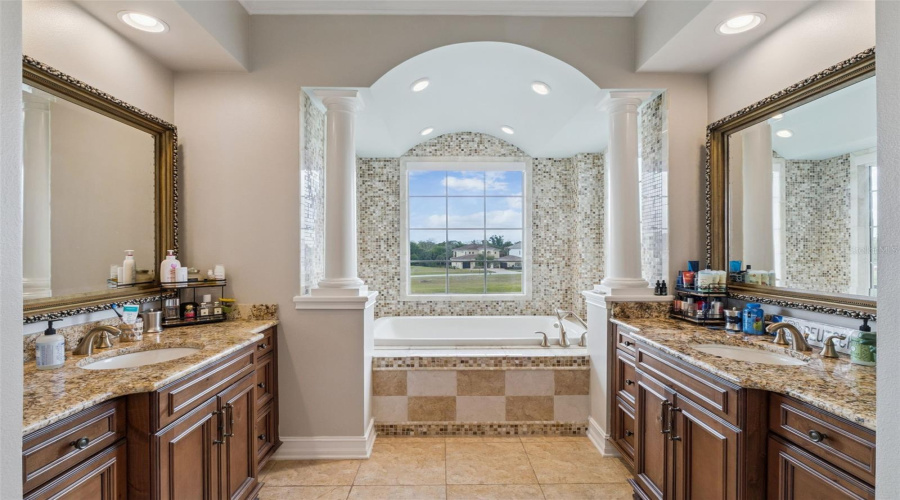 REUNION, Florida 34747, 4 Bedrooms Bedrooms, ,3 BathroomsBathrooms,Residential,For Sale,CASTLE PINES CT,0,MFRO6392252