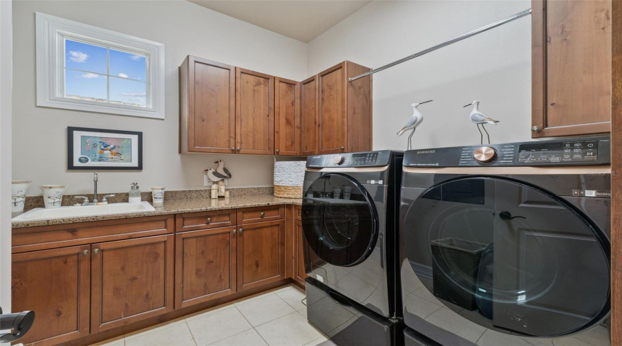 REUNION, Florida 34747, 4 Bedrooms Bedrooms, ,3 BathroomsBathrooms,Residential,For Sale,CASTLE PINES CT,0,MFRO6392252