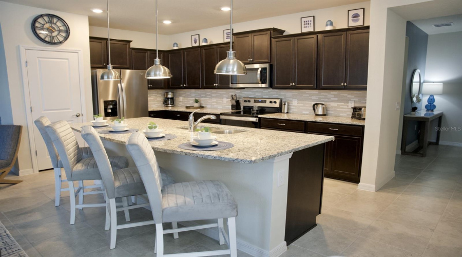 DAVENPORT, Florida 33897, 5 Bedrooms Bedrooms, ,4 BathroomsBathrooms,Residential,For Sale,LANA,0,MFRO6403763