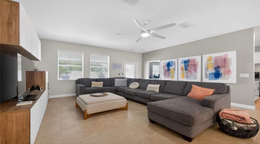 KISSIMMEE, Florida 34746, 4 Bedrooms Bedrooms, ,3 BathroomsBathrooms,Residential,For Sale,WHITE HORSE,0,MFRO6403738