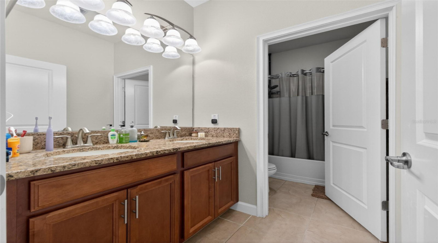 KISSIMMEE, Florida 34746, 4 Bedrooms Bedrooms, ,3 BathroomsBathrooms,Residential,For Sale,WHITE HORSE,0,MFRO6403738