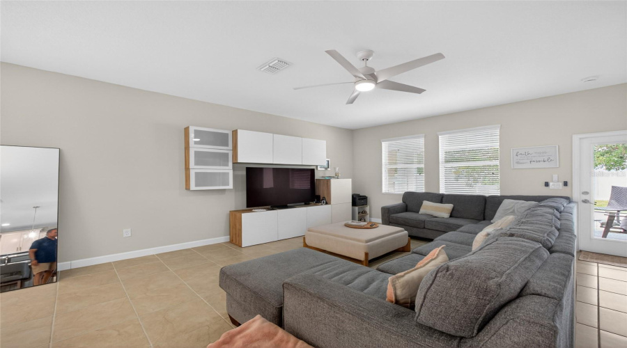 KISSIMMEE, Florida 34746, 4 Bedrooms Bedrooms, ,3 BathroomsBathrooms,Residential,For Sale,WHITE HORSE,0,MFRO6403738