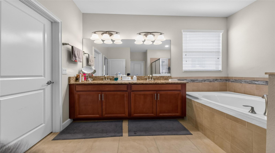 KISSIMMEE, Florida 34746, 4 Bedrooms Bedrooms, ,3 BathroomsBathrooms,Residential,For Sale,WHITE HORSE,0,MFRO6403738