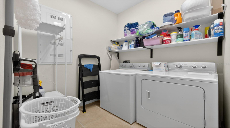 KISSIMMEE, Florida 34746, 4 Bedrooms Bedrooms, ,3 BathroomsBathrooms,Residential,For Sale,WHITE HORSE,0,MFRO6403738