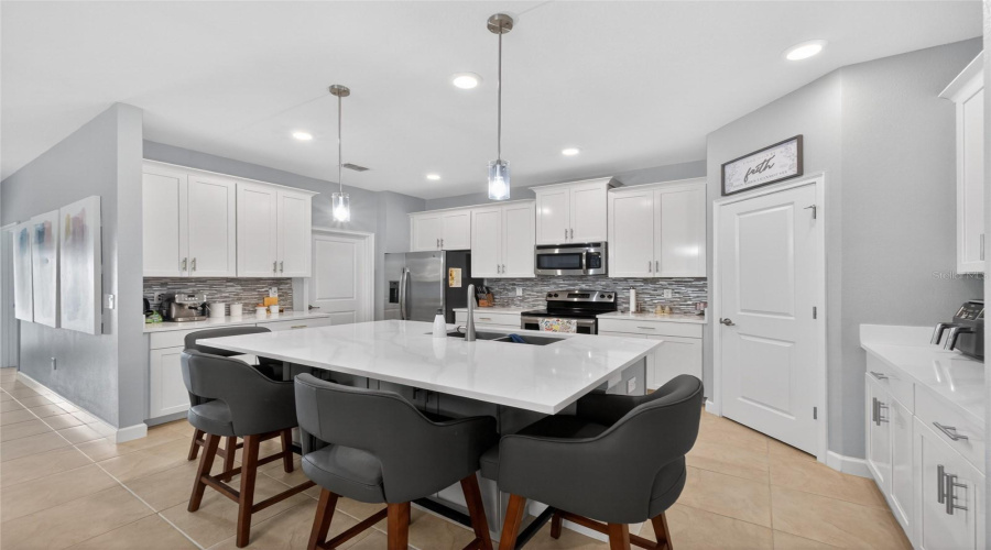 KISSIMMEE, Florida 34746, 4 Bedrooms Bedrooms, ,3 BathroomsBathrooms,Residential,For Sale,WHITE HORSE,0,MFRO6403738
