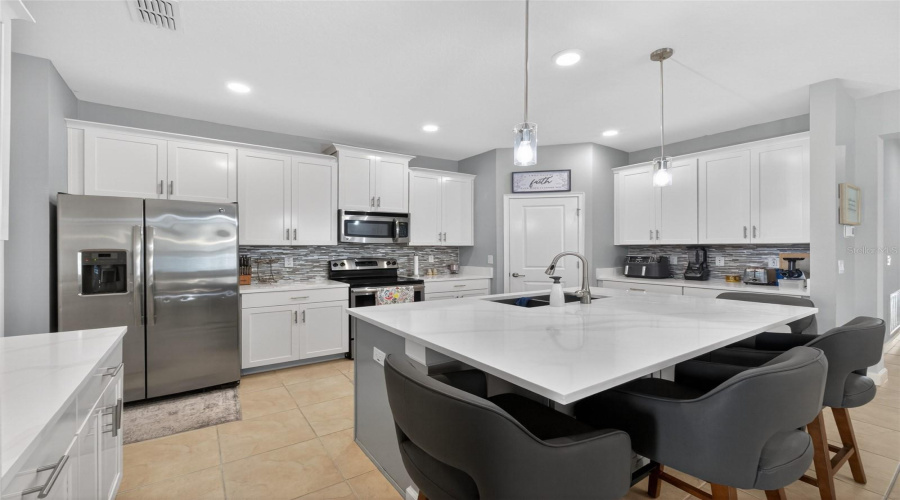 KISSIMMEE, Florida 34746, 4 Bedrooms Bedrooms, ,3 BathroomsBathrooms,Residential,For Sale,WHITE HORSE,0,MFRO6403738