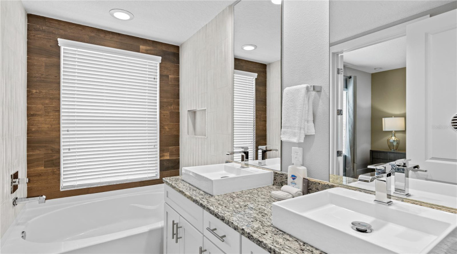 KISSIMMEE, Florida 34747, 6 Bedrooms Bedrooms, ,7 BathroomsBathrooms,Residential,For Sale,SUNRISE SHORES,0,MFRO6404271