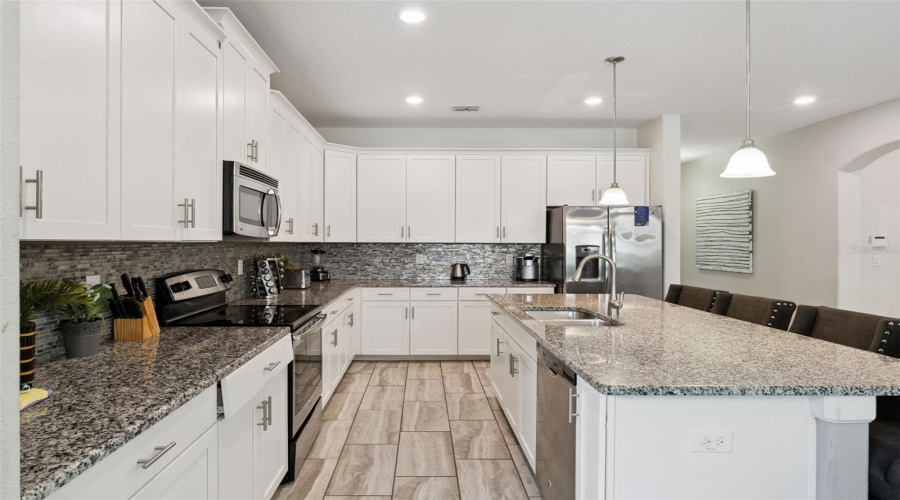 DAVENPORT, Florida 33837, 6 Bedrooms Bedrooms, ,5 BathroomsBathrooms,Residential,For Sale,SOLTERRA,0,MFRP4938612