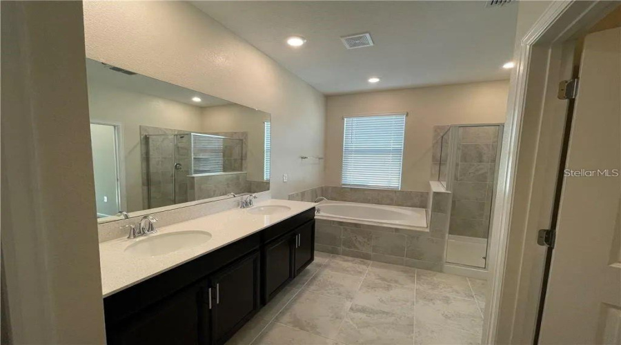 DAVENPORT, Florida 33896, 3 Bedrooms Bedrooms, ,2 BathroomsBathrooms,Residential,For Sale,OCEAN COURSE,0,MFRO6404097