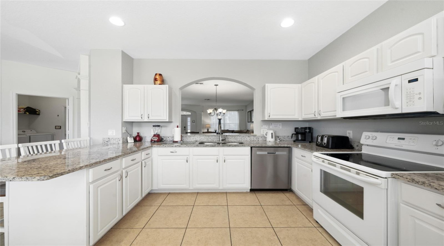 KISSIMMEE, Florida 34747, 6 Bedrooms Bedrooms, ,4 BathroomsBathrooms,Residential,For Sale,BASNETT,0,MFRO6397158
